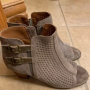 Vionic Chryssa open toe perforated bootie size 8.5